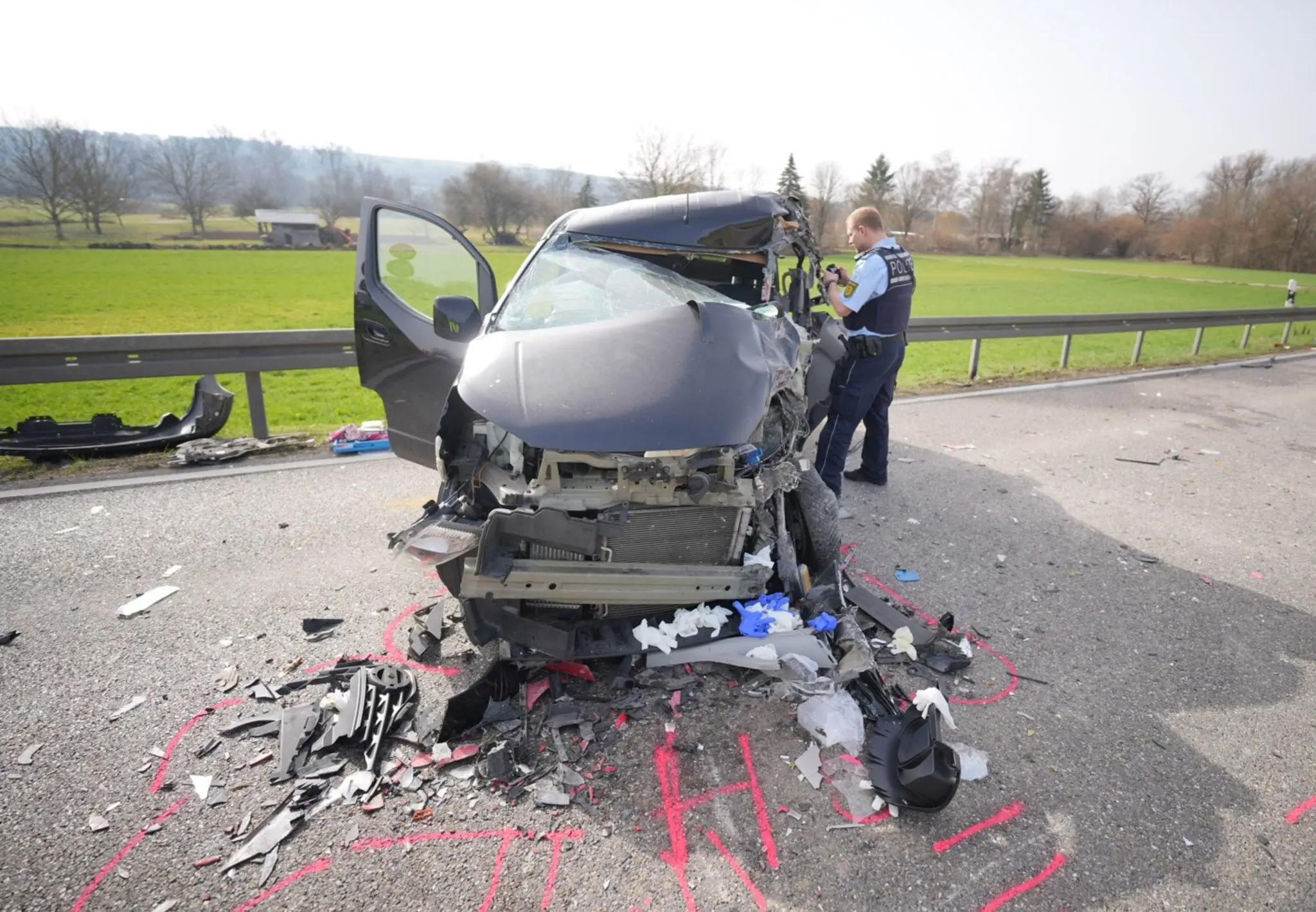B297 Closed: Heavy Lorry Collision Claims Woman's Life Near Neckarhausen