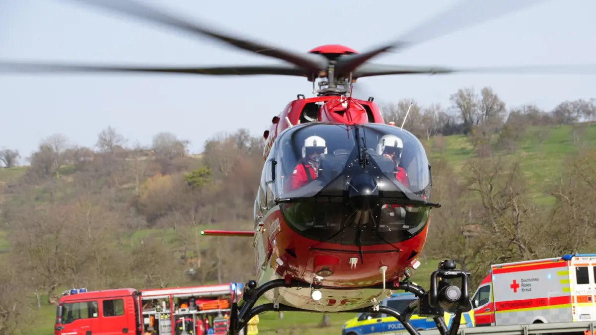 Neckarhausen: Woman Killed as Lorry Overturns on B297, Road Shut Down